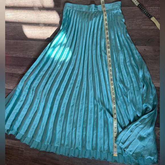 Zara Elegant Teal Pleated Skirt - Picture 1 of 3